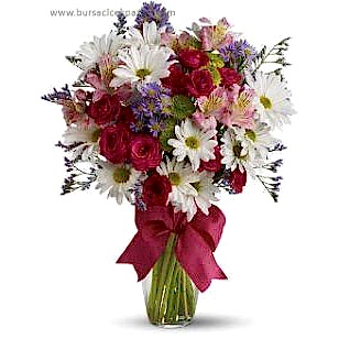 Vazoda kır çiçekleri