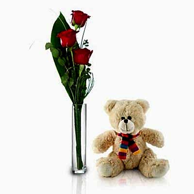 Cam vazoda ayıcıklı güller